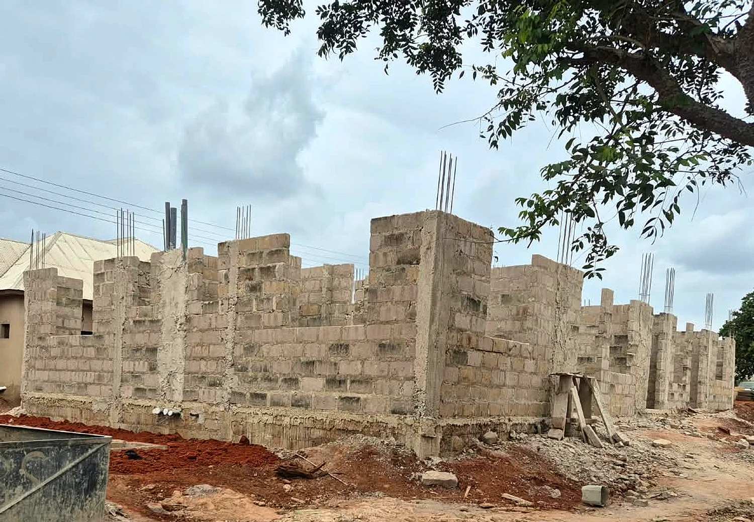 Construction of 3storey of 6units of 2bedroom apartments at James Town- Techiman