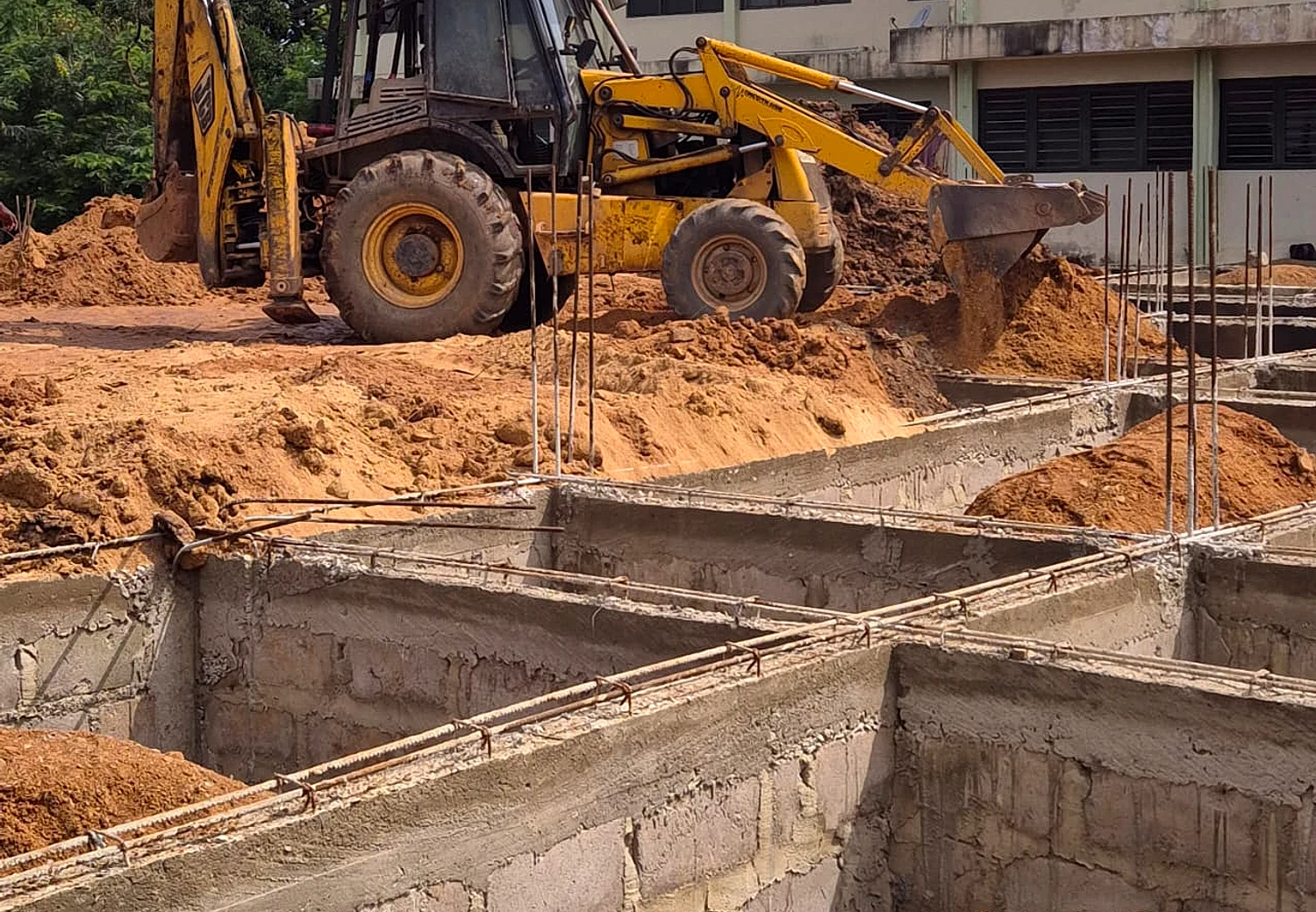 Construction of Hospital for OLA Sisters at Cape coast - Ground and concrete works 04