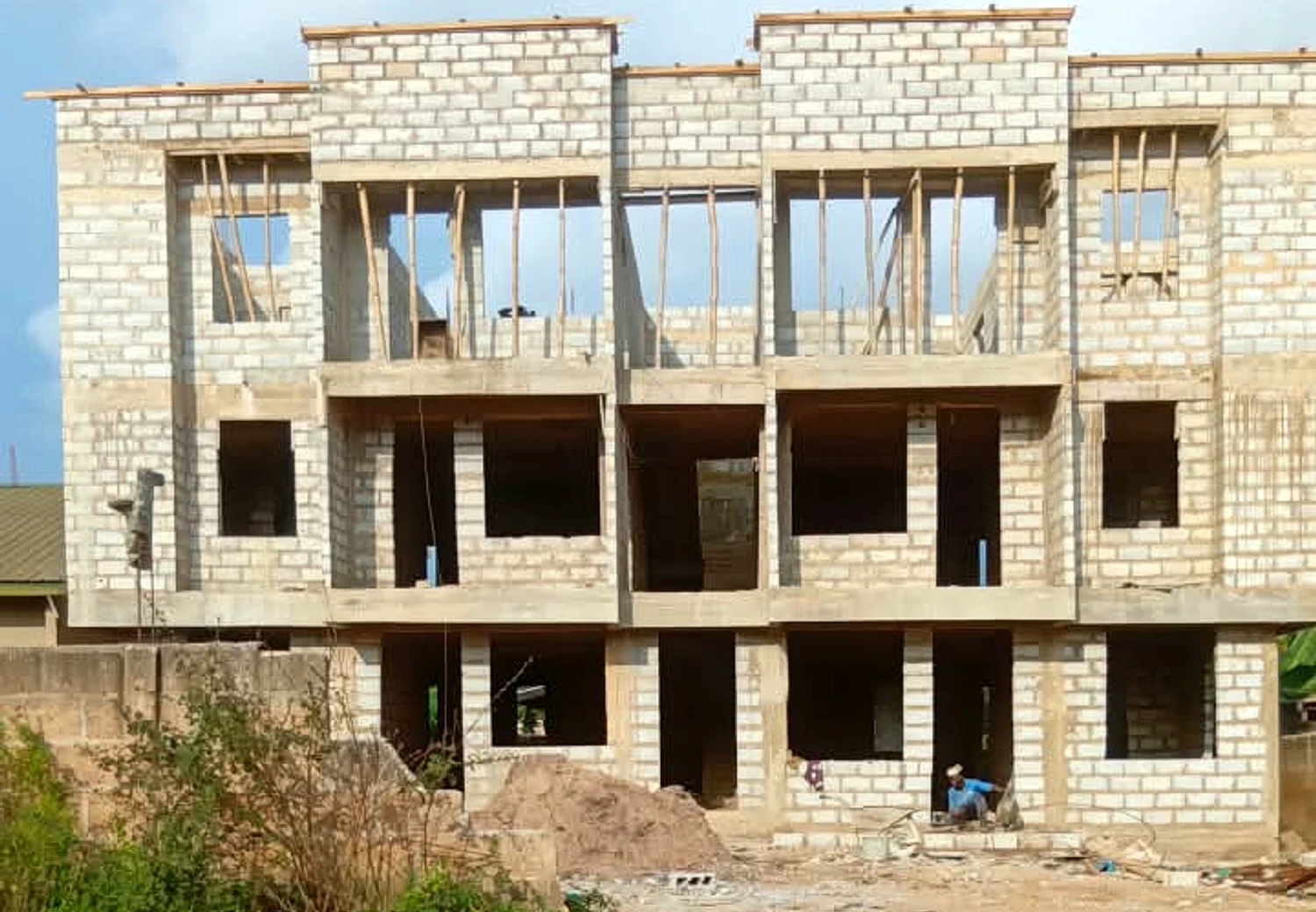 Construction of Six units of 2bedroom apartments at techiman Twimia road - Structure progress 04