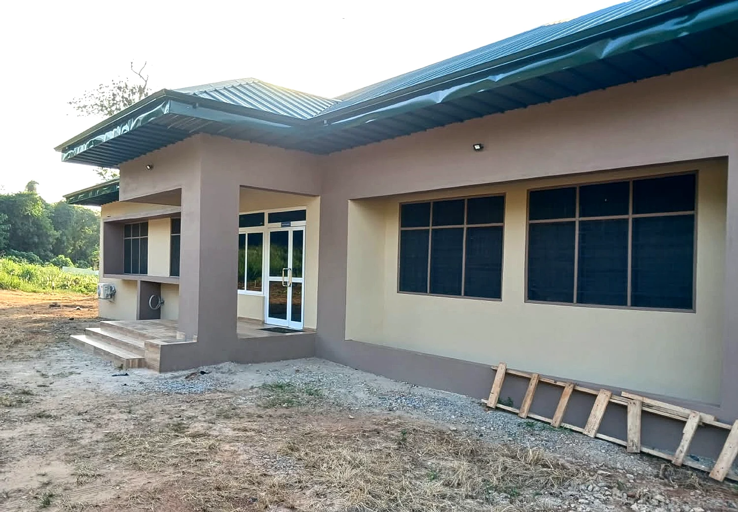Construction of Centre for Research into Tropical Diseases for University of Energy And Natural Resources at Sunyani - Roofing and shell detail 04