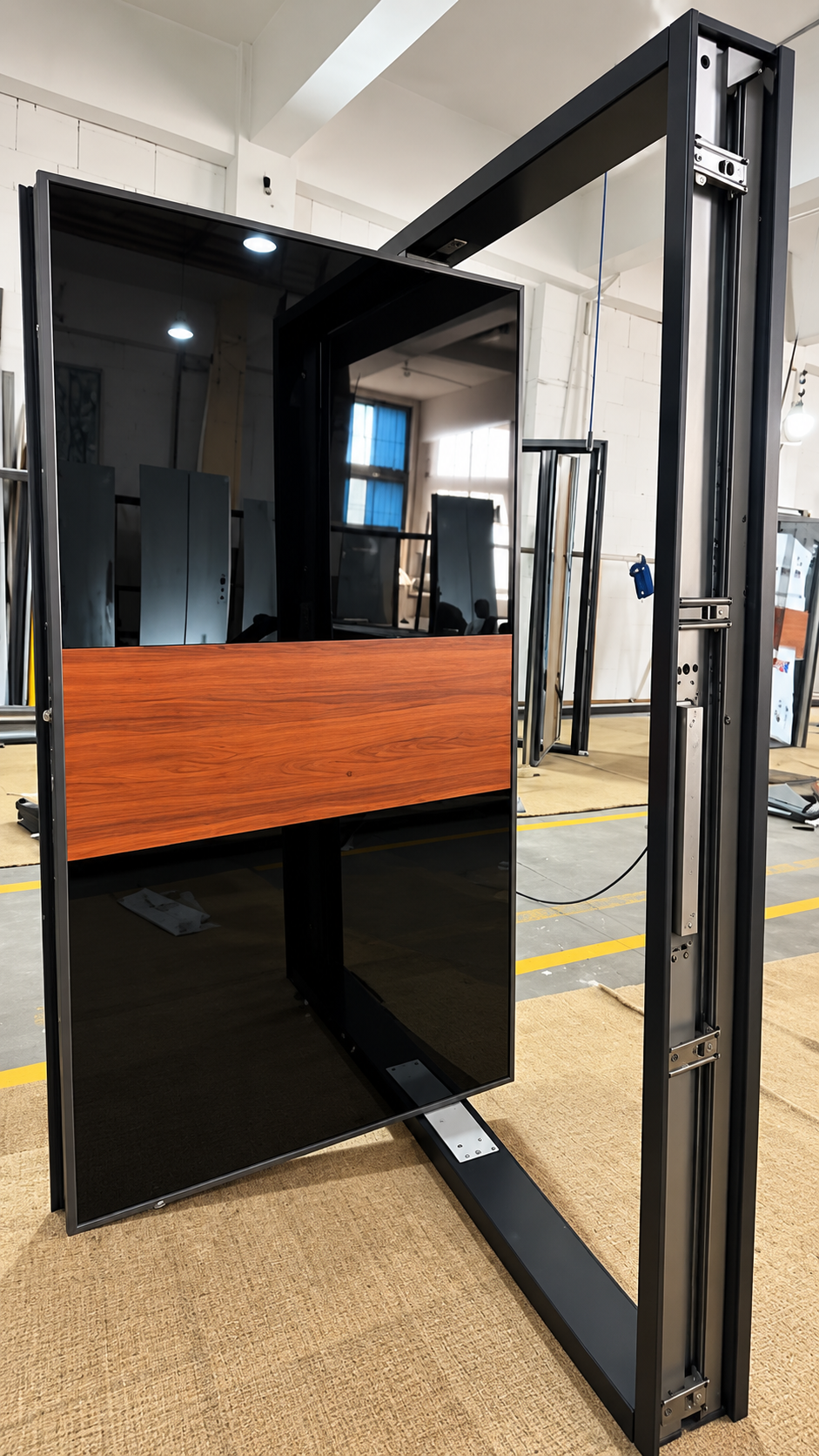 Pivot door